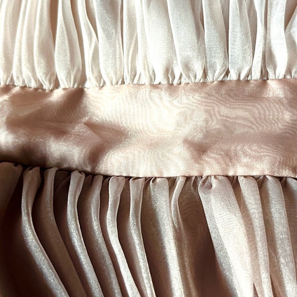 strapless pleated wave dress - Picture 3 of 15